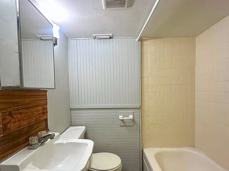501 W Gordon St — Photo 15
