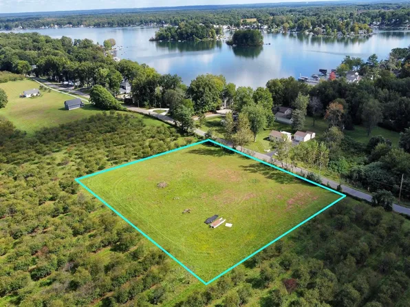 65618 96th Ave, Dowagiac, MI 49047