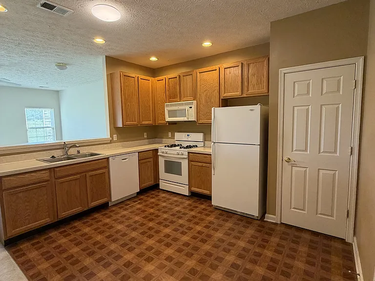 9008 Executive Club Dr — Photo 9