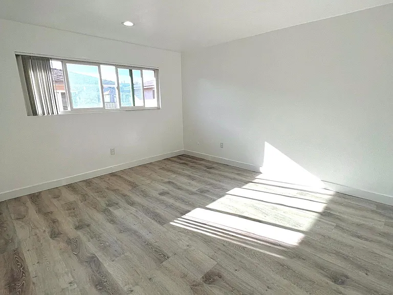 2601 W Orion Ave — Photo 13