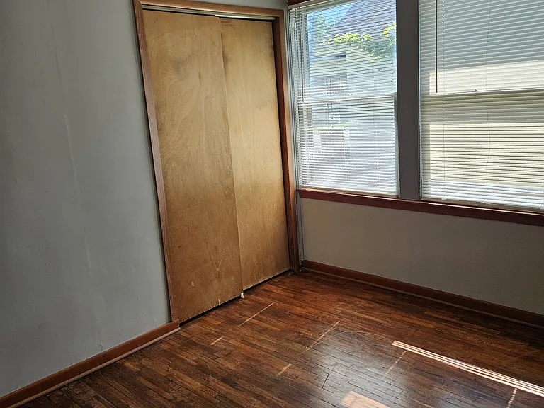 1041 W State St — Photo 17