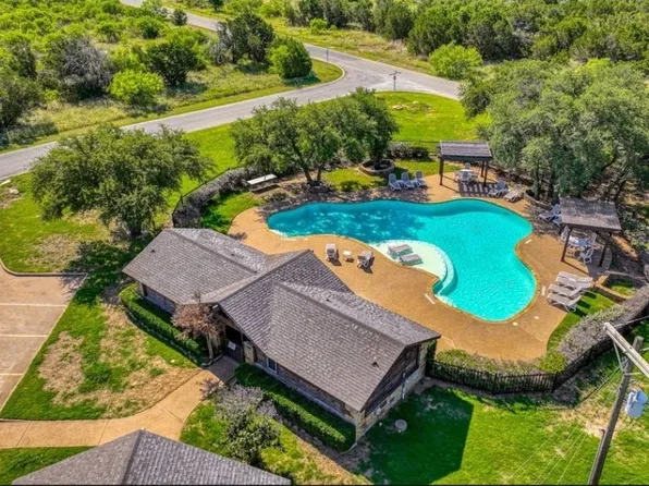 170 Poppy Hills Dr, Graford, TX 76449