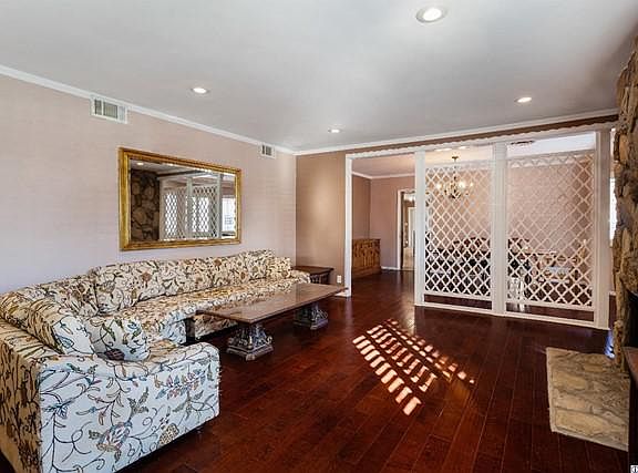 5th image of 1116 N Kenwood St