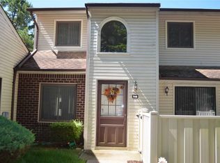 941 Skyline Dr, Coram, NY 11727