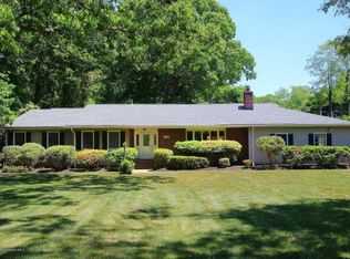 135 Lindy Ln, Lincroft, NJ 07738