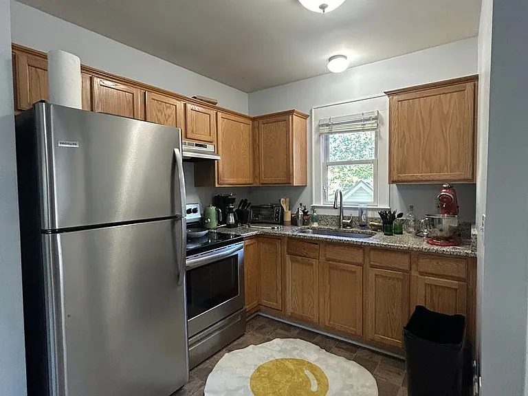 839 Onslow St — Photo 2