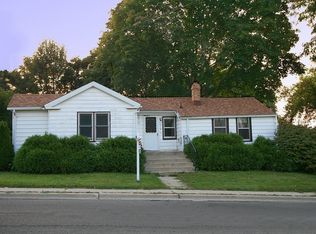 715 Wicker St, Woodstock, IL 60098