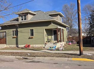 405 Hoosac St E, Waterville, MN 56096