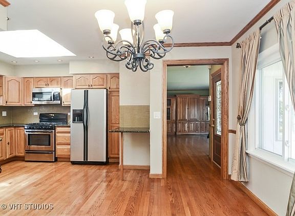 4th image of 908 S Evergreen Ave