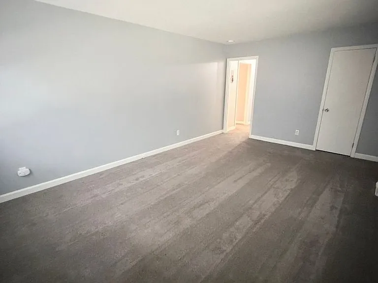 1904 Windsor Dr — Photo 9