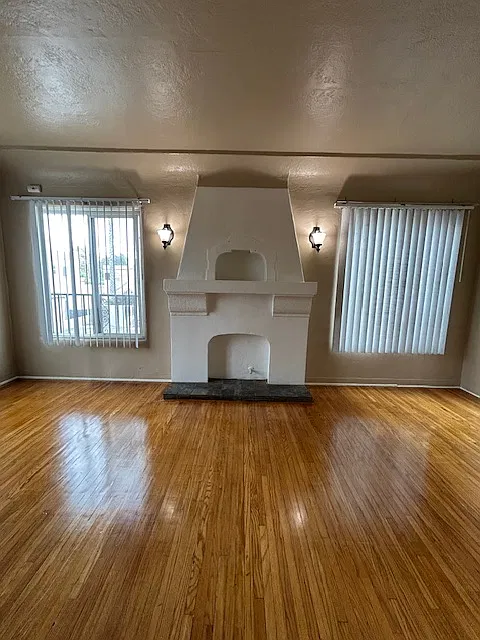 2025 Locust Ave — Photo 3