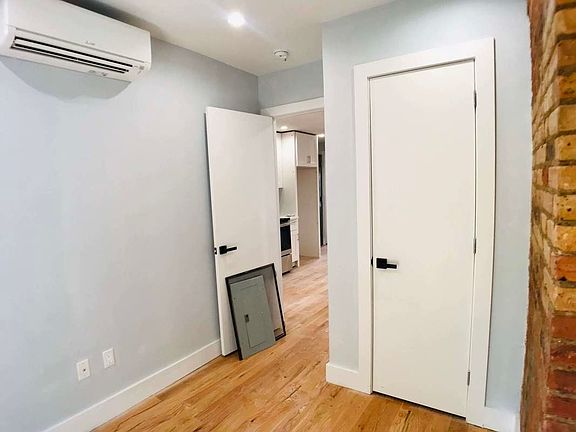 3rd image of 225 Halsey St #3F