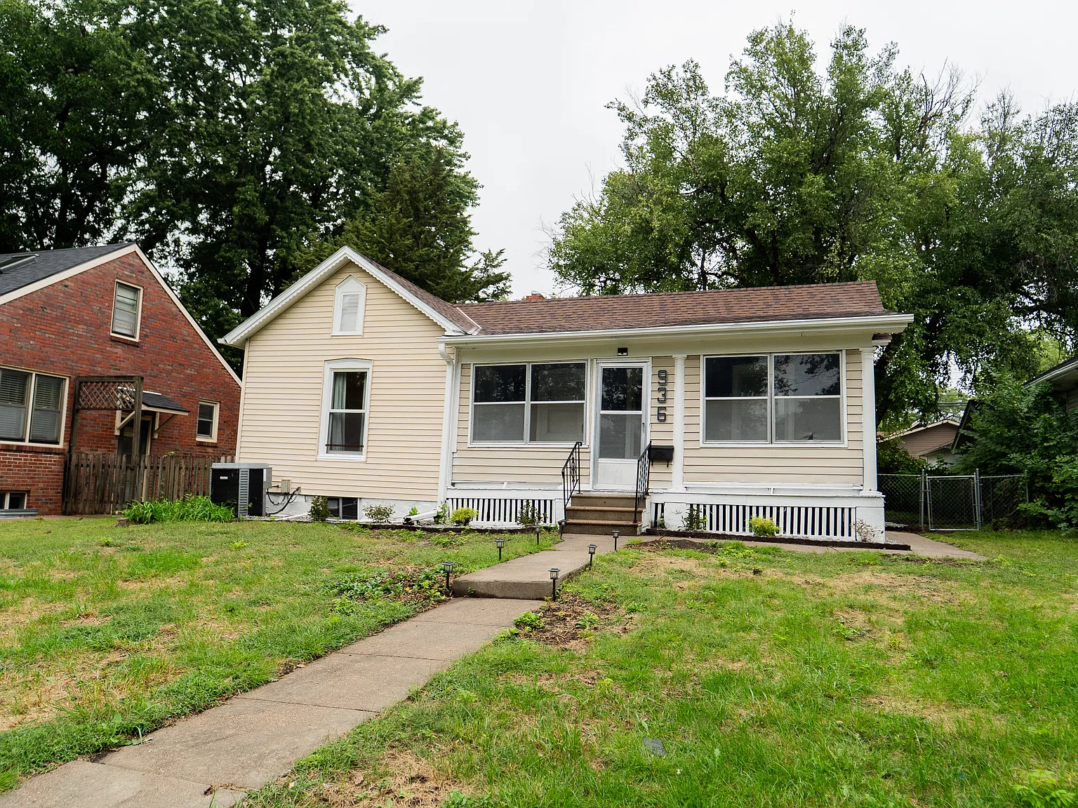 2 bed, 929 sqft, $2,000 — Photo 1