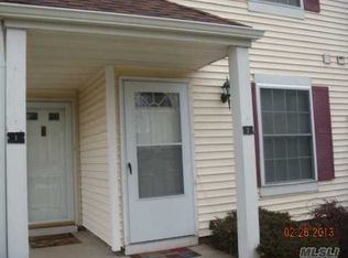 2 Fairview Cir, Middle Island, NY 11953