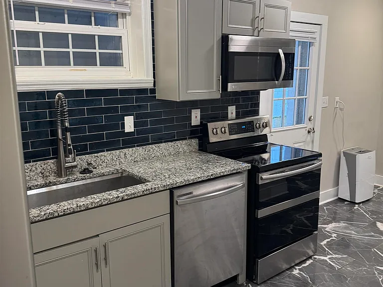 506 Hanover St #B — Photo 8
