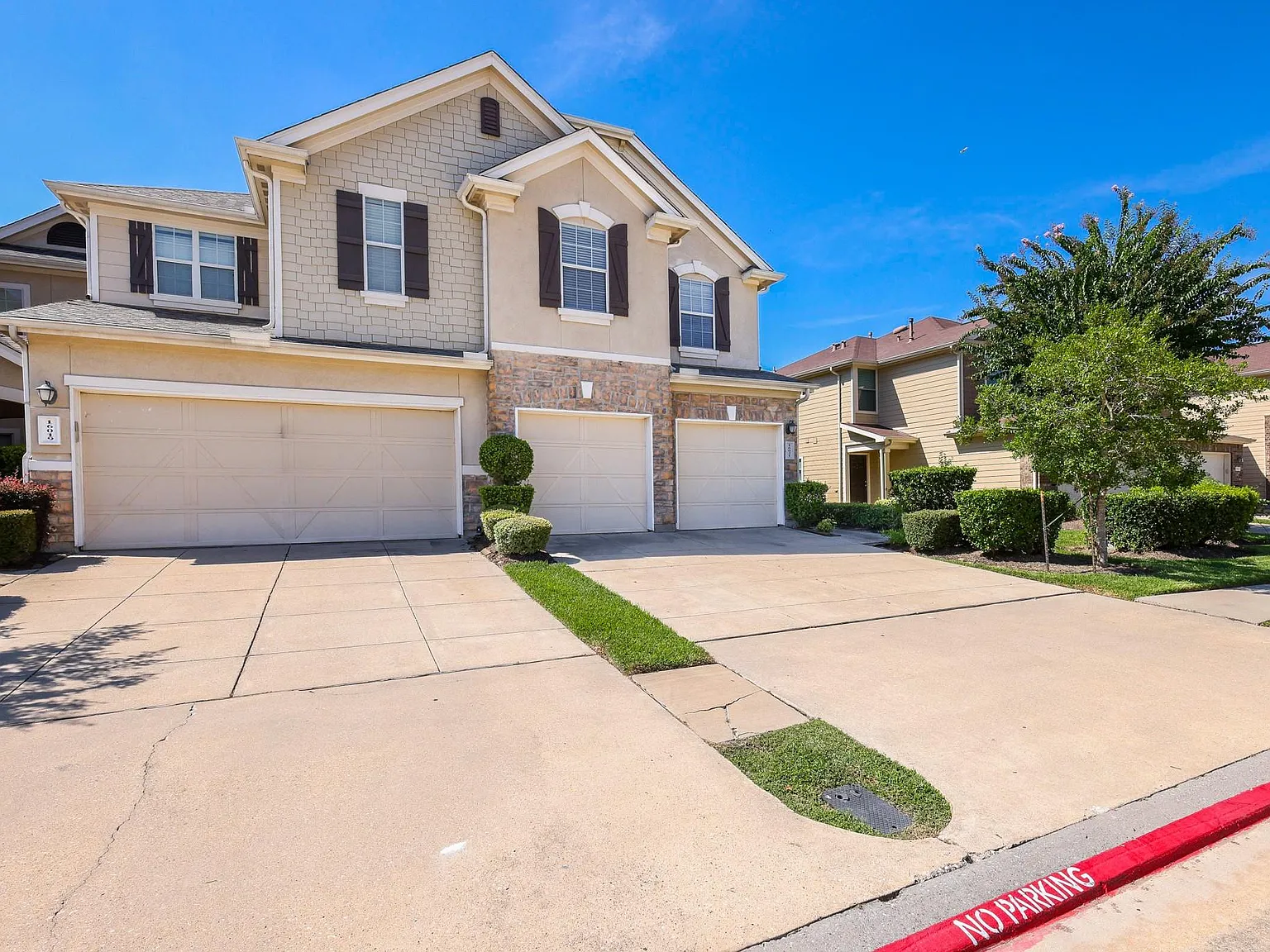 3 bed, 2.5 bath, 2009 sqft, $2,295 — Photo 3