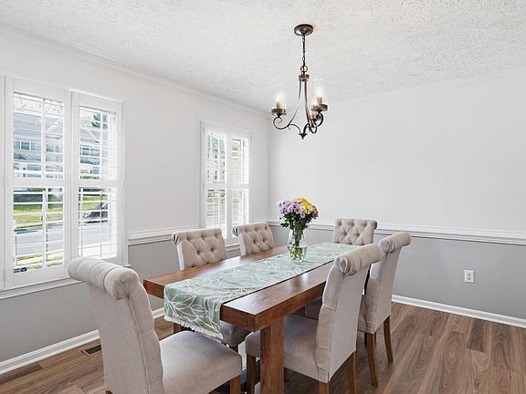 3rd image of 6 Scotland Cir