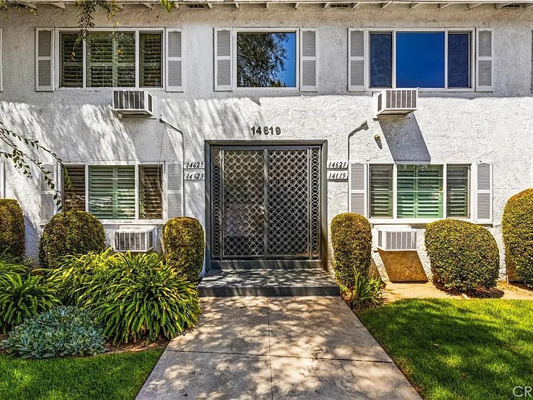 14625 Moorpark St — Photo 1