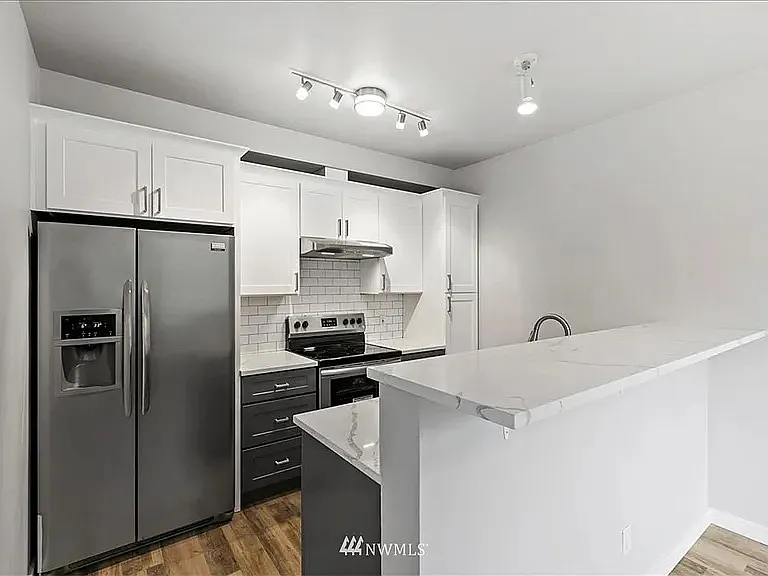 2 bed, 1024 sqft, $2,400 — Photo 4