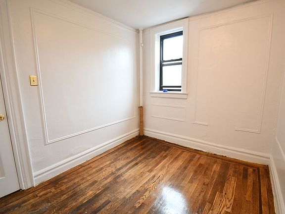 3rd image of 182 Hoyt St #3