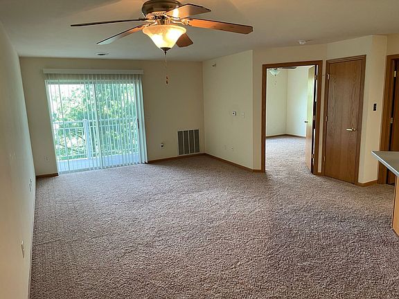 3rd image of 925 Harrington Dr APT 203