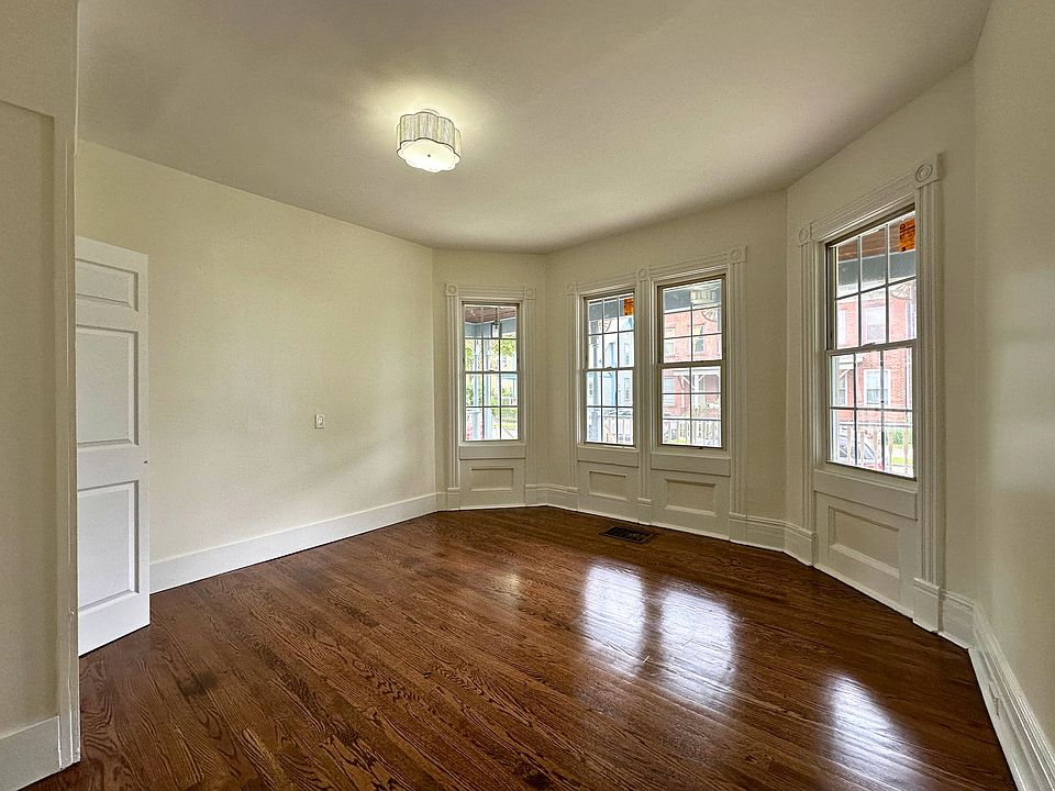 1st image of 11 Courtney Ave #1