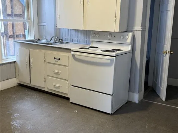 209 Waldo St Floor 2, Rumford, ME 04276