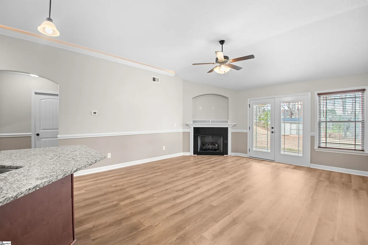 3 bed, 1584 sqft, $2,700 — Photo 4