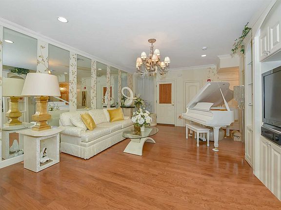 3rd image of 715 Equestrian Way #240