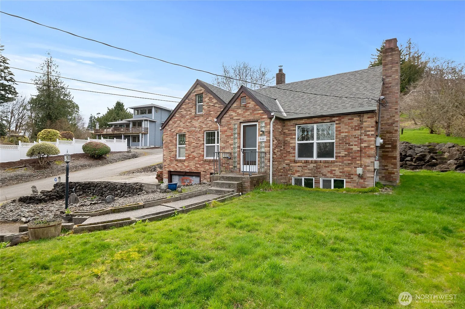 844 Colchester Drive E photo 1