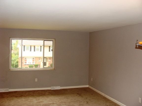 5th image of 246 S Ashbrook Cir
