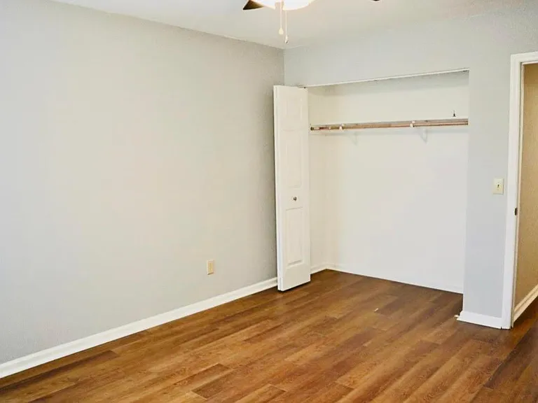 1 Sherbrook Ct — Photo 3