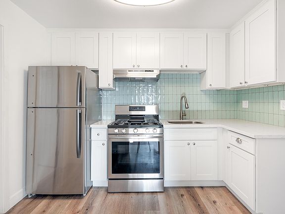 2nd image of 1645 Lucretia Ave