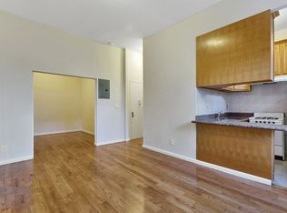 204 8th Ave APT 5R, New York, NY 10011