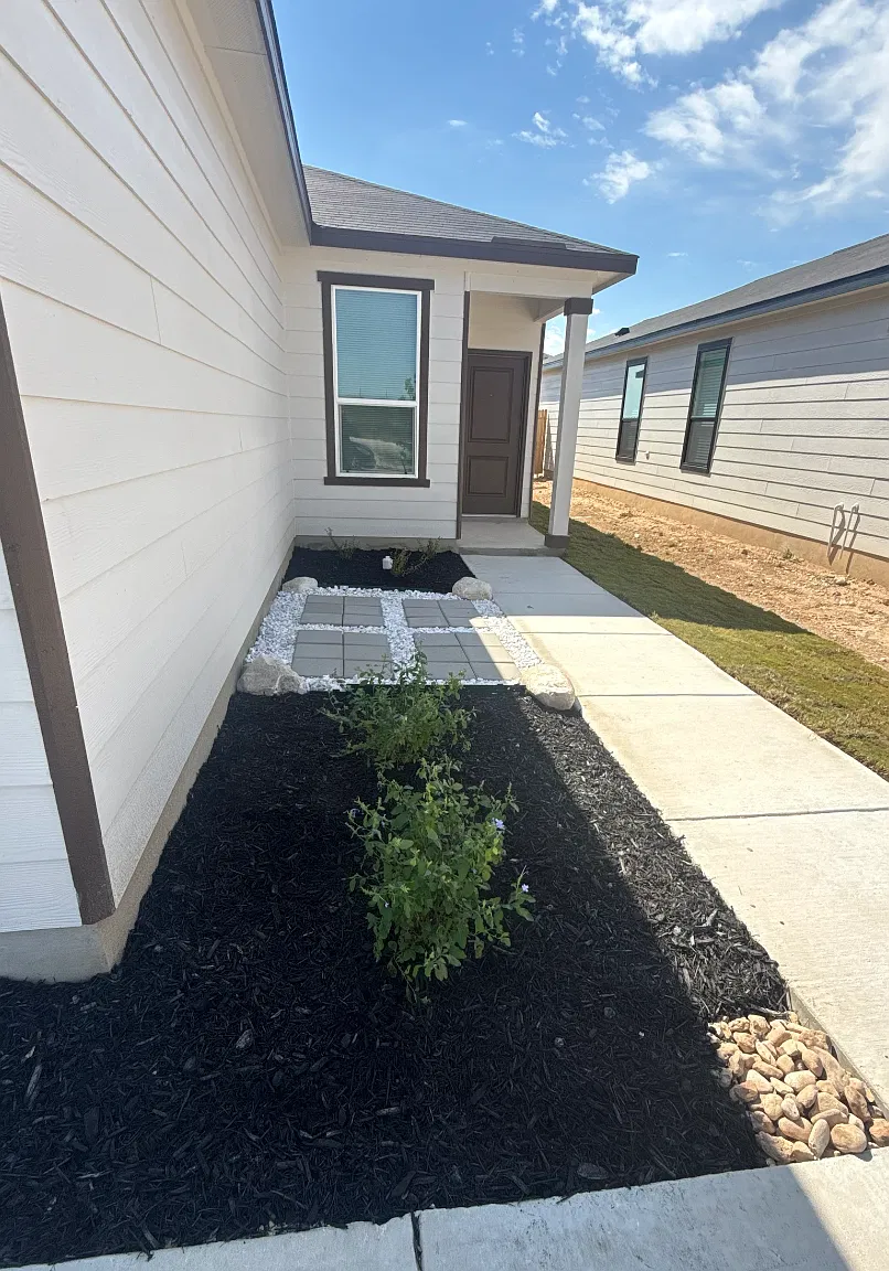 3 bed, 1243 sqft, $1,830 — Photo 2