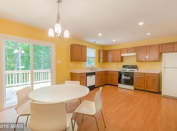 5th image of 14827 Cross River Ct