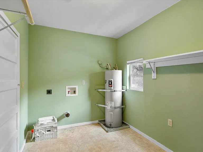 119 Wesley St — Photo 16