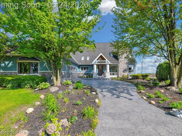 32630 Jefferson Ave, Saint Clair Shores, MI 48082