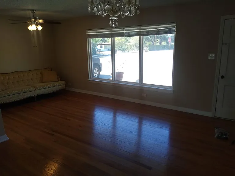 146 Ewing Pl — Photo 2