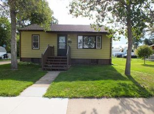 506 9th Ave SW, Mandan, ND 58554