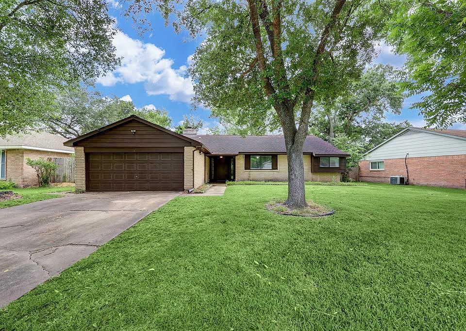 1st image of 405 Stonehenge Ln