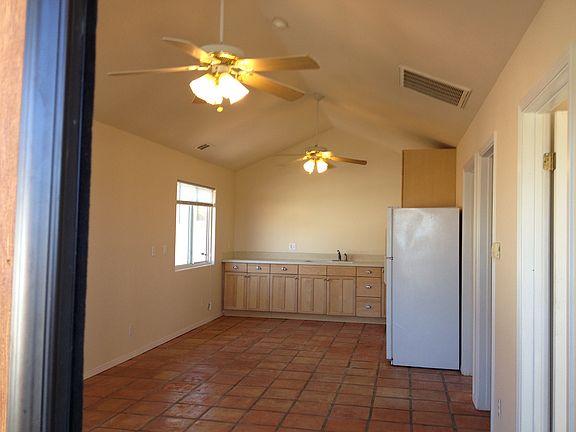 Living/kitchen area