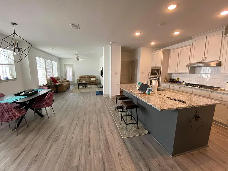 1577 Jackson St — Photo 3