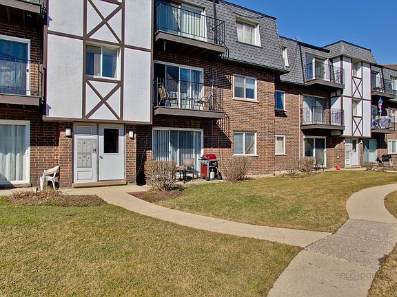 2nd image of 9461 Bay Colony Dr APT 1N