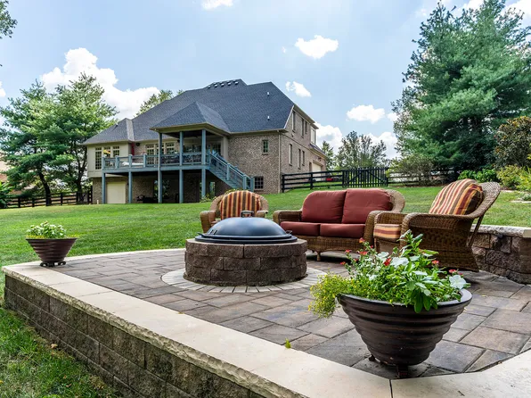 209 Whispering Brook Dr, Nicholasville, KY 40356