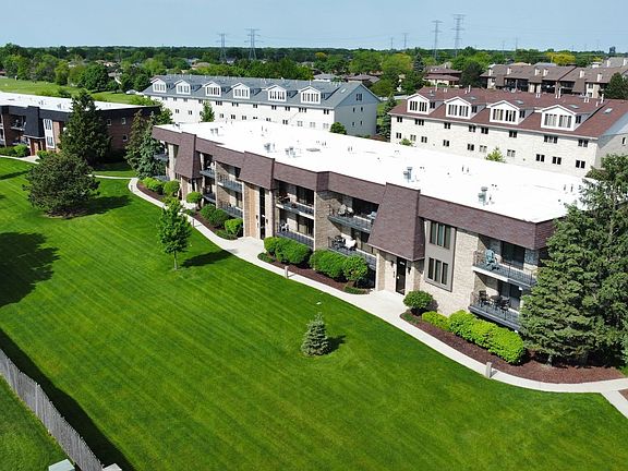 2nd image of 15712 Lake Hills Ct Unit 2N
