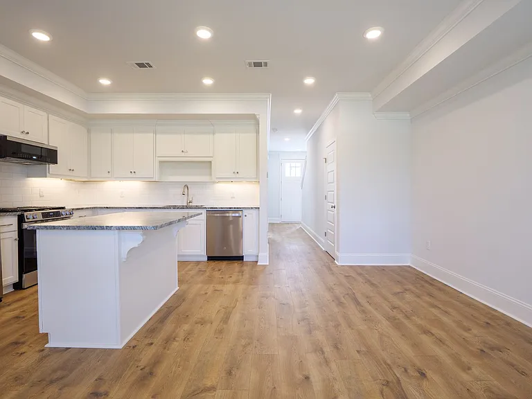 5033 Hamilton Cir — Photo 16