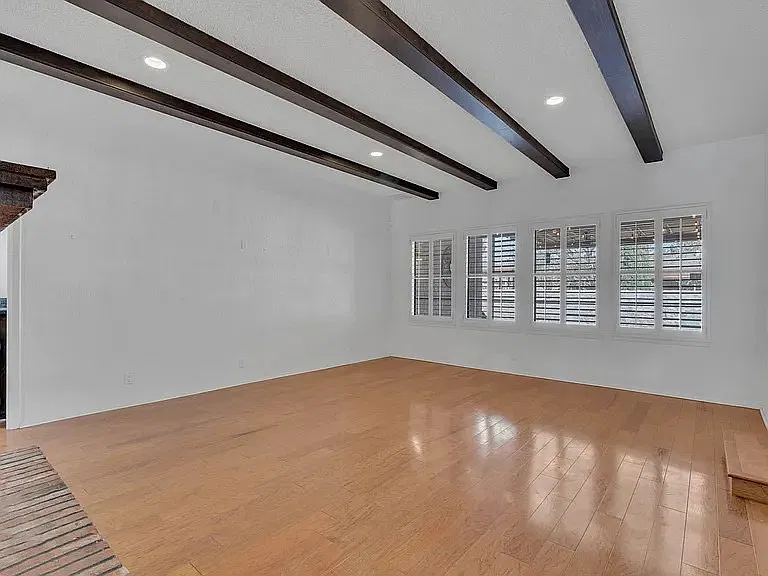 4945 Vista Grande Cir — Photo 3