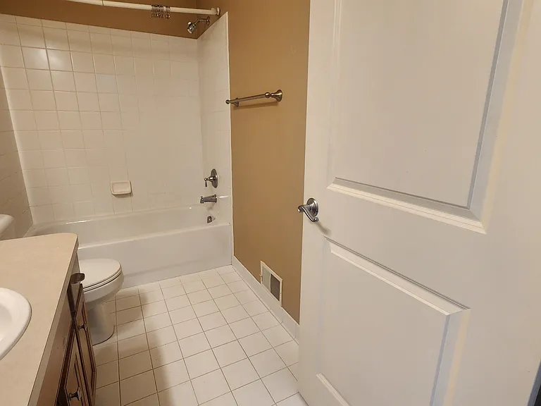 6146 Lone Oak Cir #B1 — Photo 28