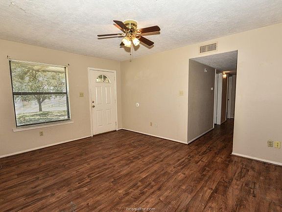 3rd image of 108 W Englewood St